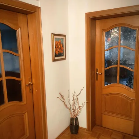 House Izi - Parking, Garden, 8 Min Ride To Center *