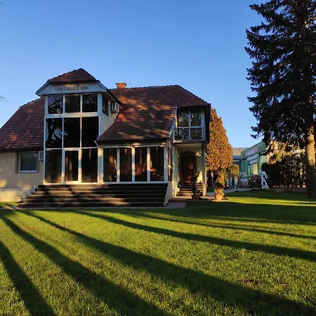 House Izi - Parking, Garden, 8 Min Ride To Center