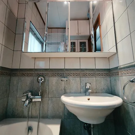 House Izi - Parking, Garden, 8 Min Ride To Center Semesterbostad *