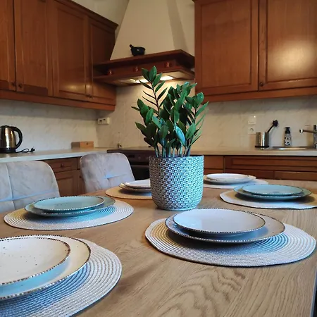 Semesterbostad House Izi - Parking, Garden, 8 Min Ride To Center *