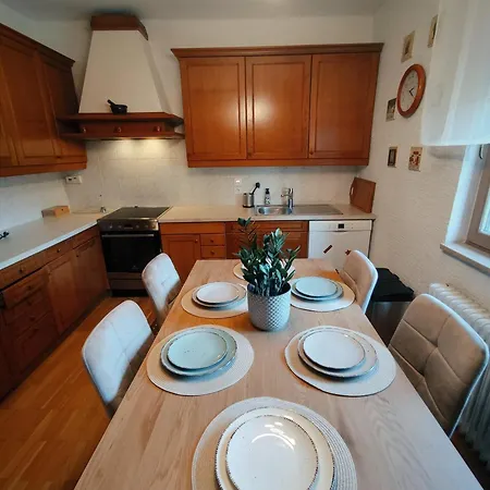 House Izi - Parking, Garden, 8 Min Ride To Center *