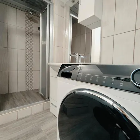 Semesterbostad House Izi - Parking, Garden, 8 Min Ride To Center