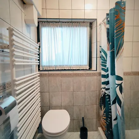 Semesterbostad House Izi - Parking, Garden, 8 Min Ride To Center *