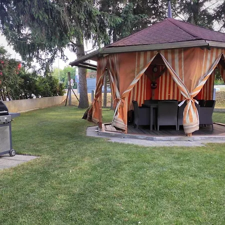 House Izi - Parking, Garden, 8 Min Ride To Center *