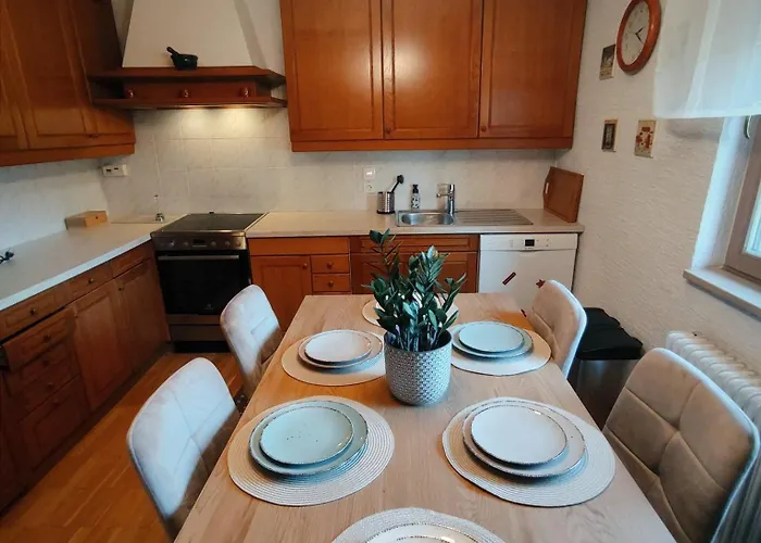 House Izi - Parking, Garden, 8 Min Ride To Center *