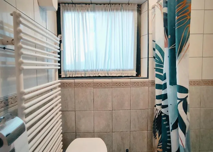 Nyaraló House Izi - Parking, Garden, 8 Min Ride To Center *