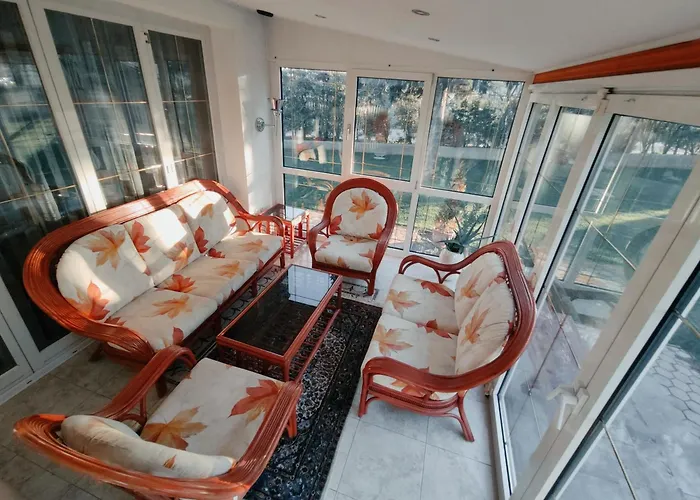 House Izi - Parking, Garden, 8 Min Ride To Center Nyaraló